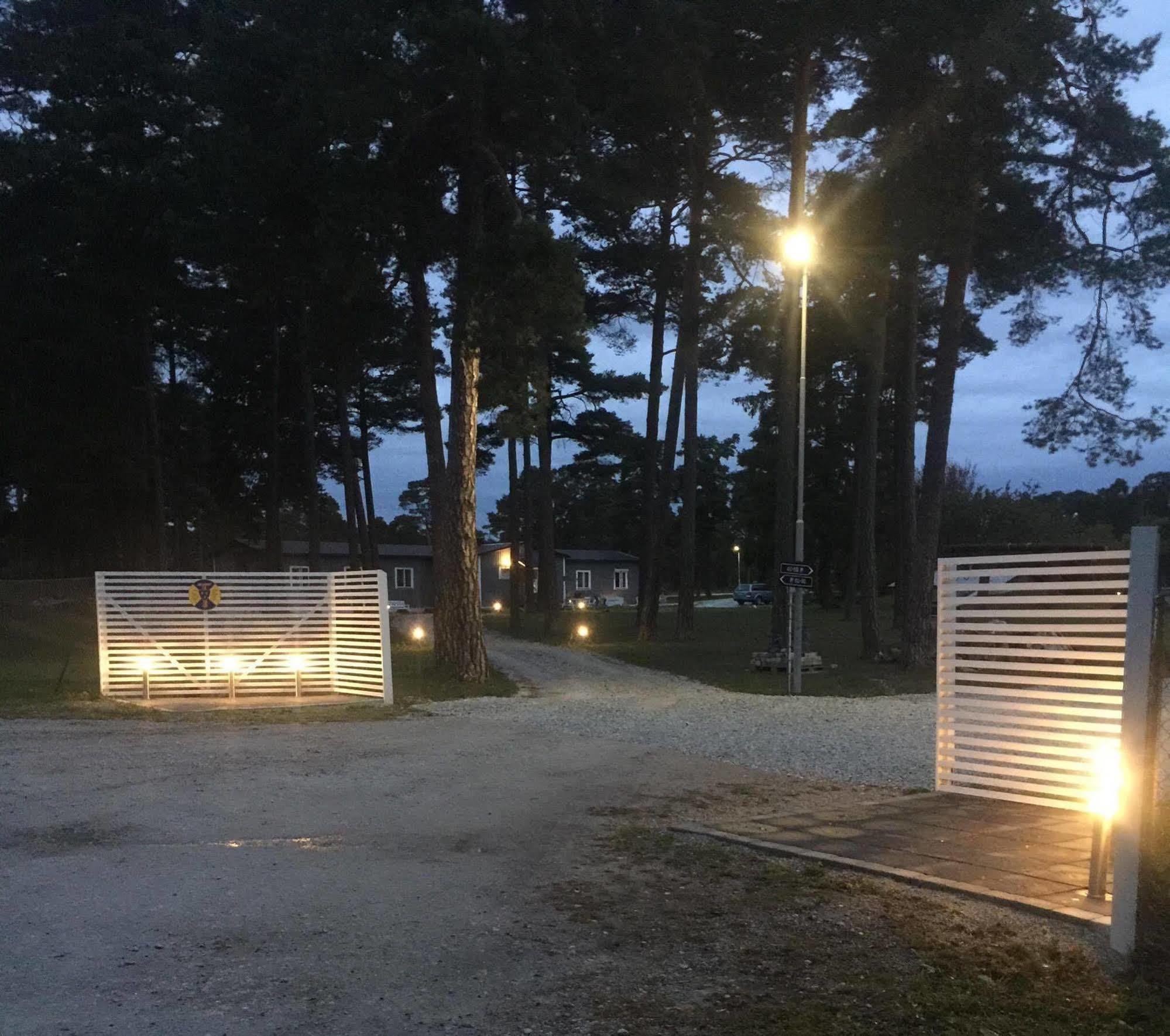 STF Hostel Lärbro/Grannen Esterno foto